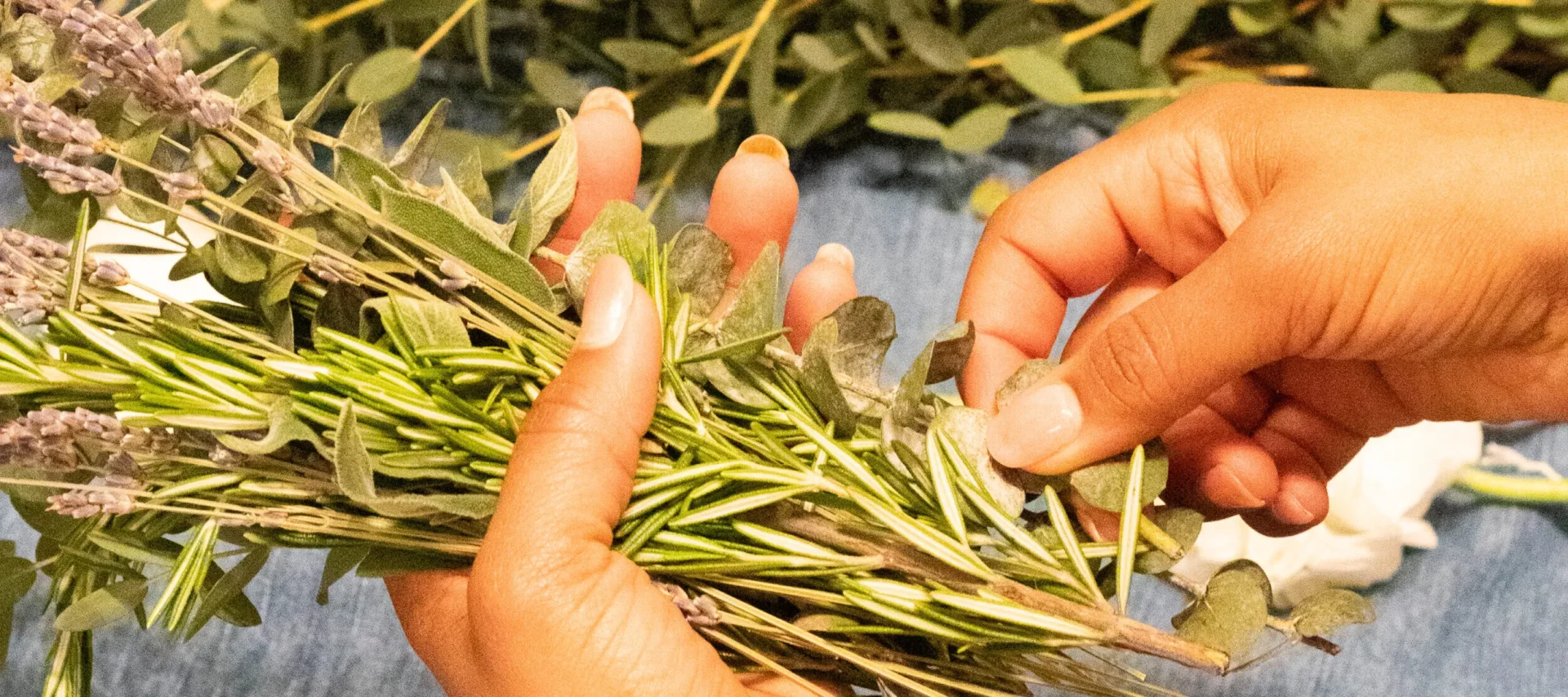 abstract-herb-bundles-workshop