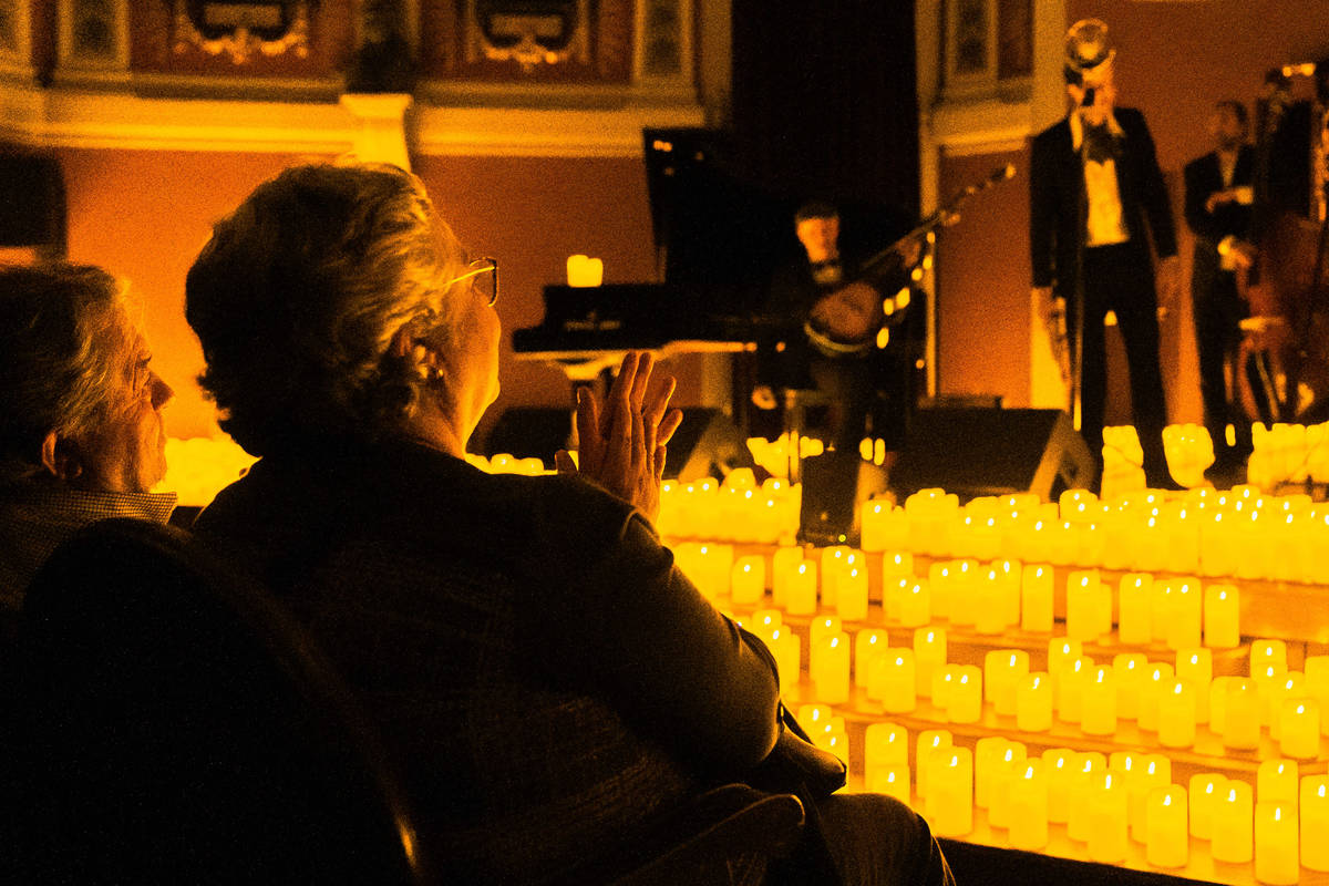 Candlelight: Christmas Classics